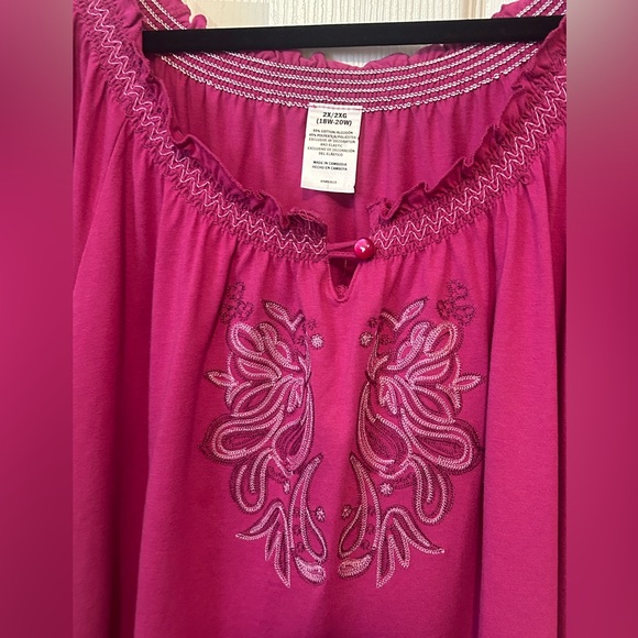 💙Boho style short sleeve Fuchsia Embroidered Blouse 2x - Picture 2 of 4